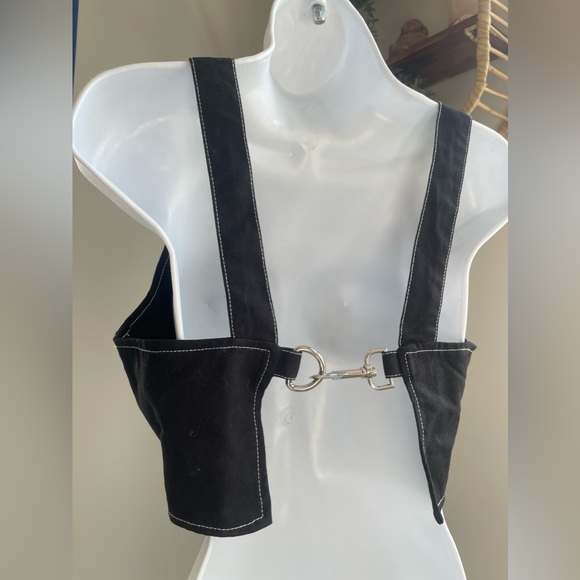 Like New! Cropped Ragged Priest Clip-back top - Picture 4 of 6